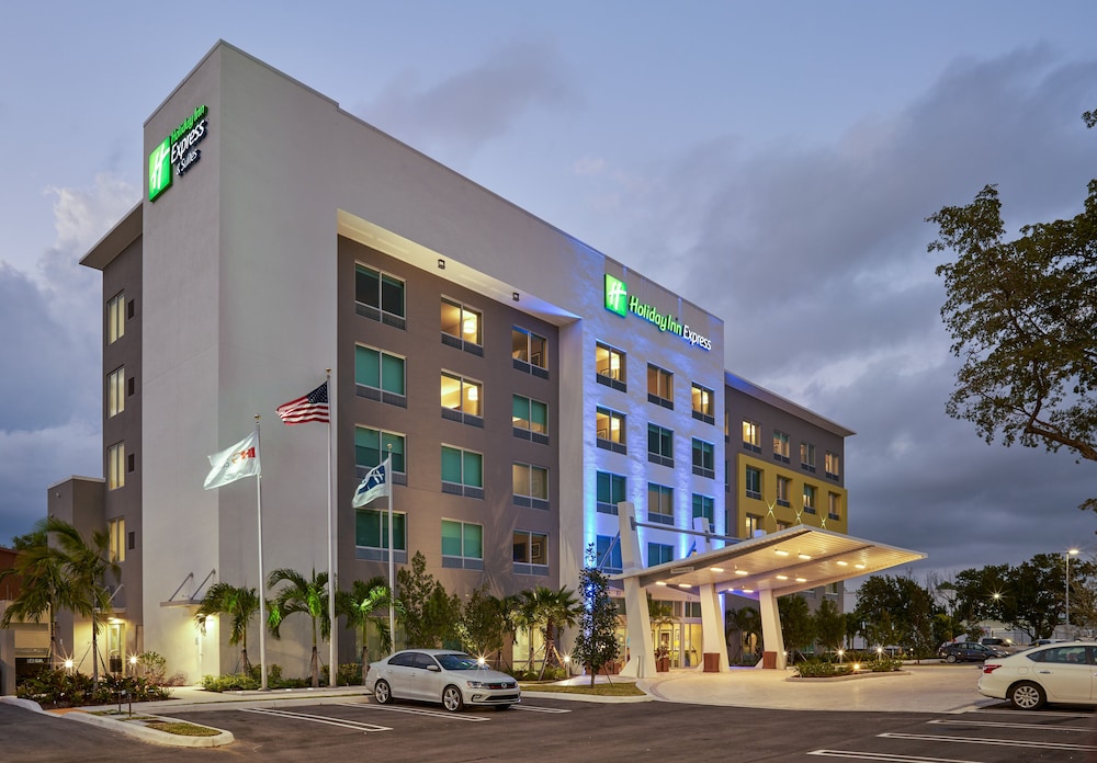 Holiday Inn Express Doral Miami by IHG - photo 39