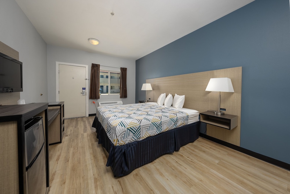 Baymont by Wyndham Ridgecrest - photo 17