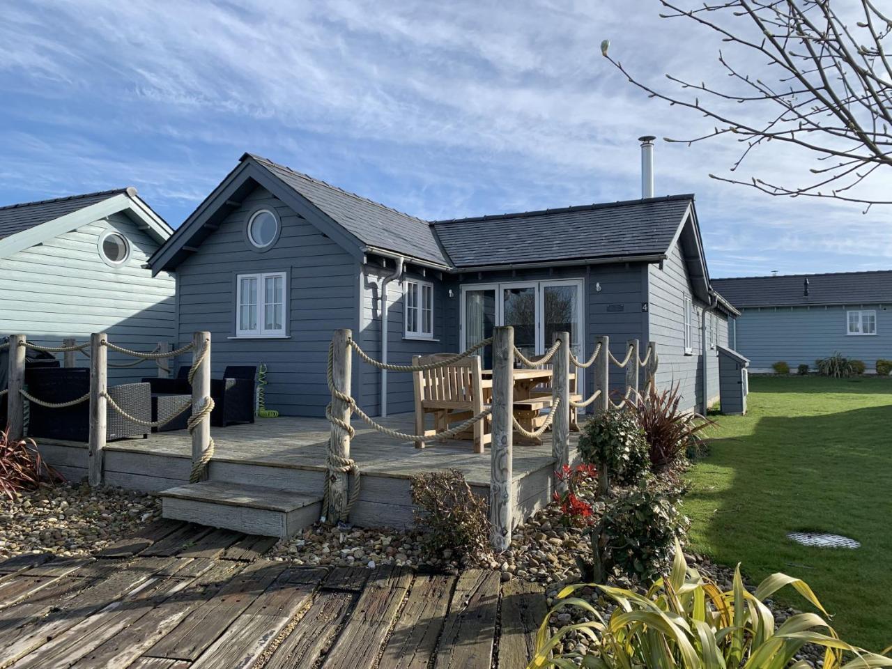 Blue Moon The Bay 2 bedrooms with ensuites parking for 2 cars 2 dogs welcome in Filey, United Kingdom