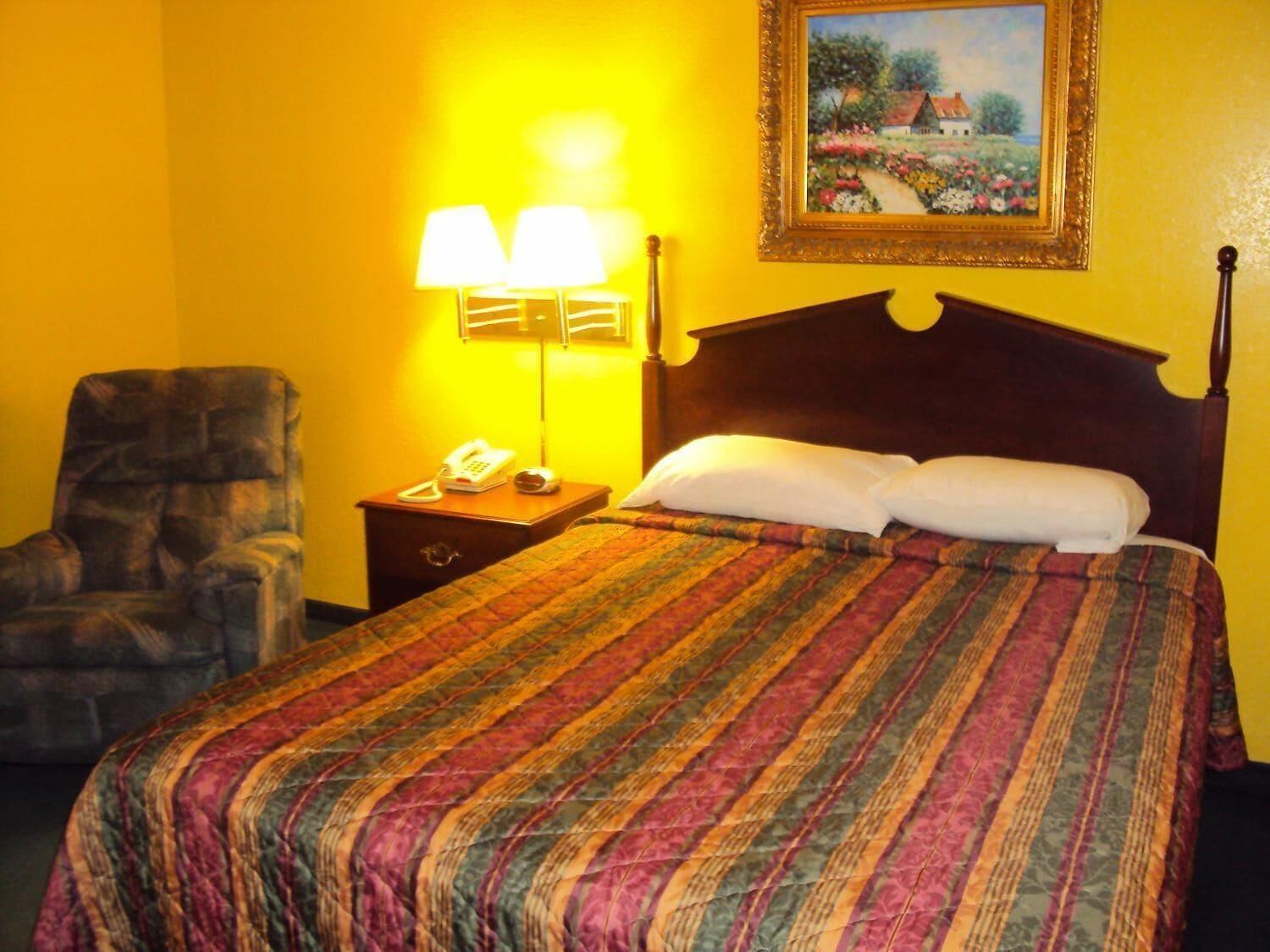 Country Hearth Inn & Suites Bowling Green - photo 5