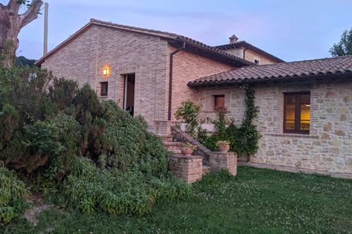Casa nella campagna Umbra — 4-Star Luxury Hotel in San Terenziano, Italy
