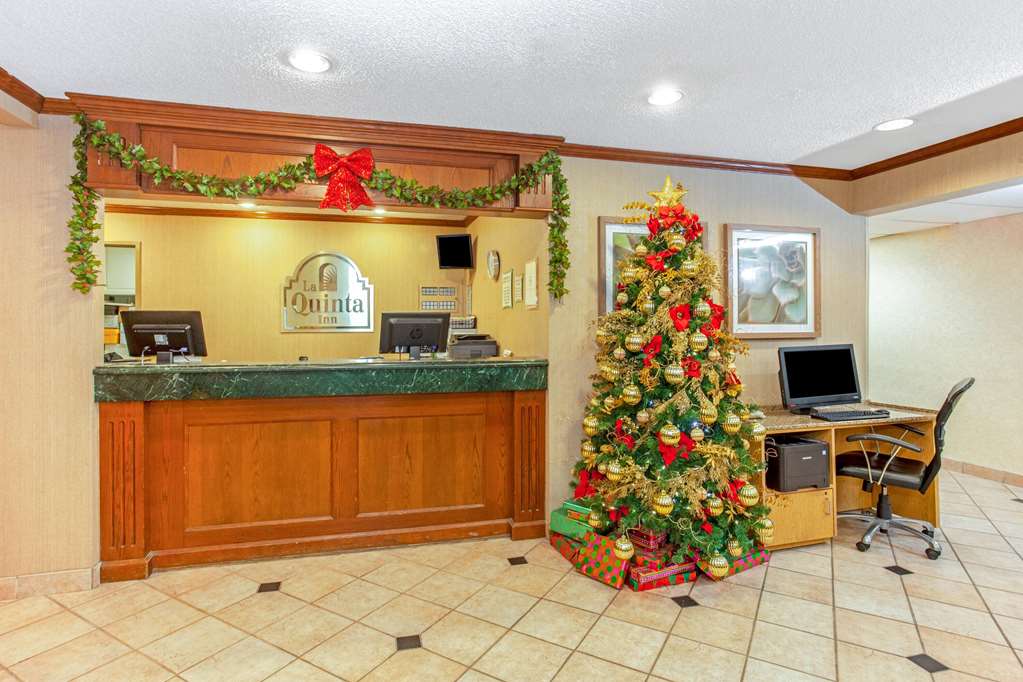 La Quinta Inn by Wyndham Milwaukee Airport Oak Creek - photo 11