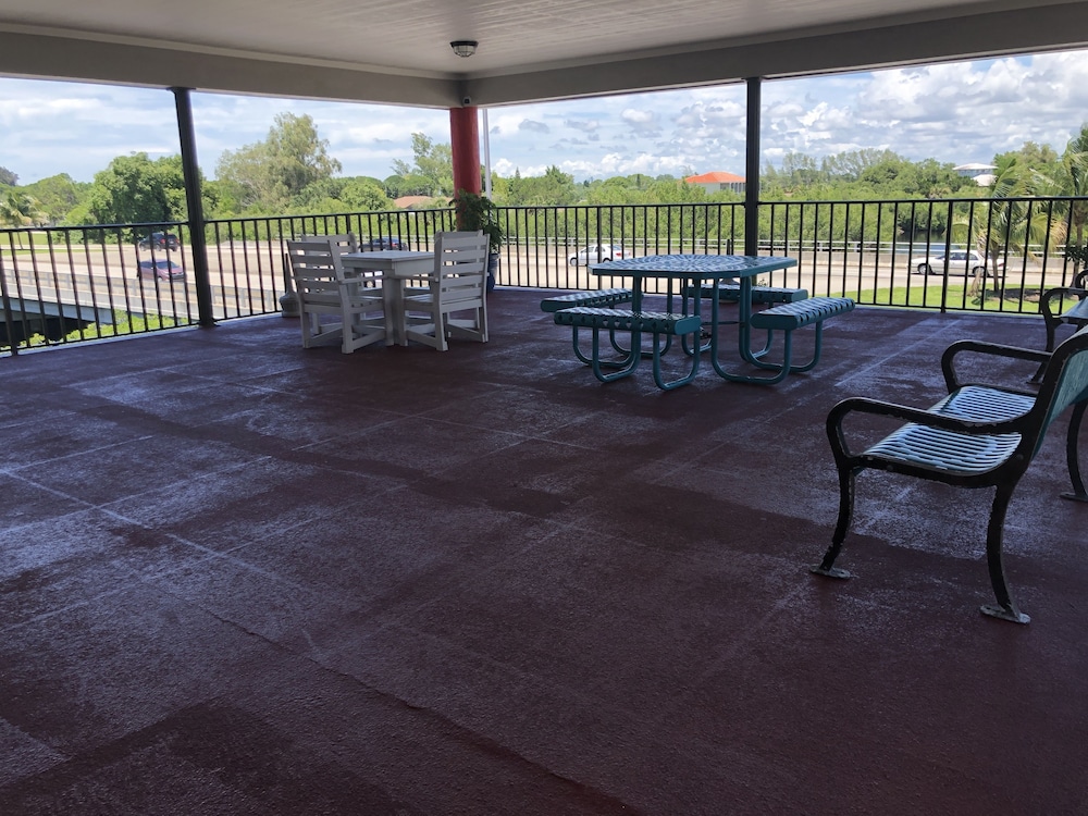 Sun Coast Inn - photo 28