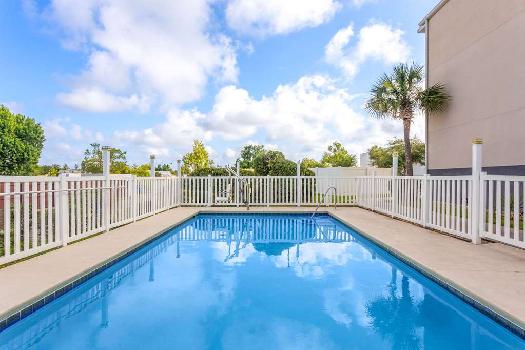 Microtel Inn & Suites by Wyndham Panama City - photo 11