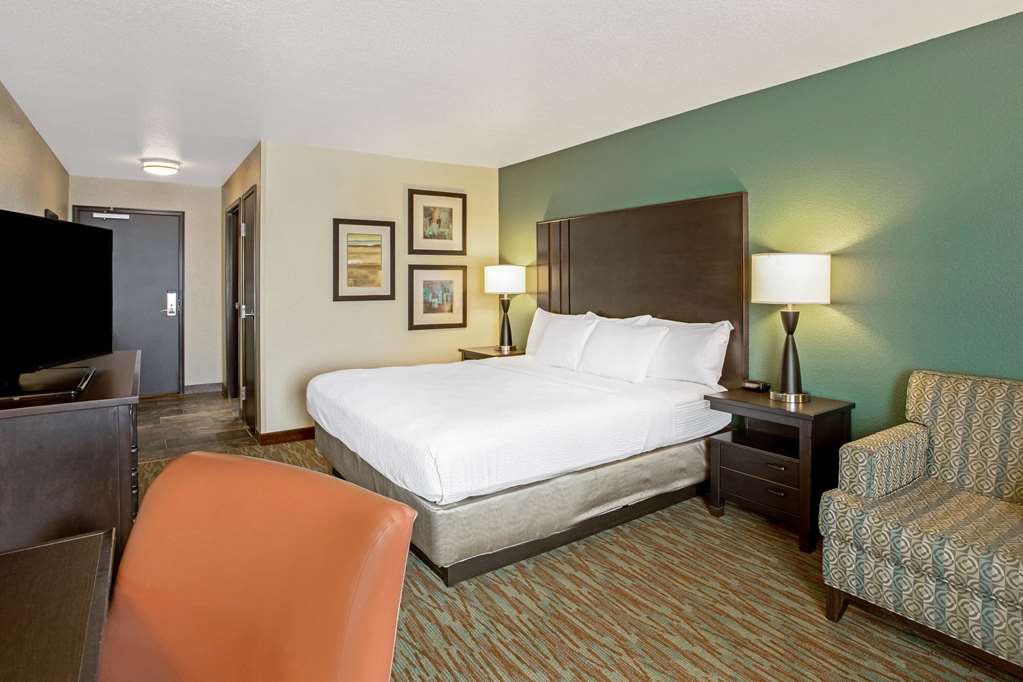 La Quinta Inn & Suites by Wyndham Gillette - photo 20