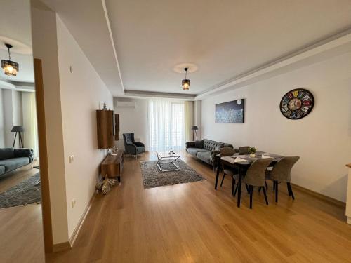 Cozy Home 1 Room 1 Living Room Apartment — 4-Star Luxury Hotel in Esenyurt, Turkey