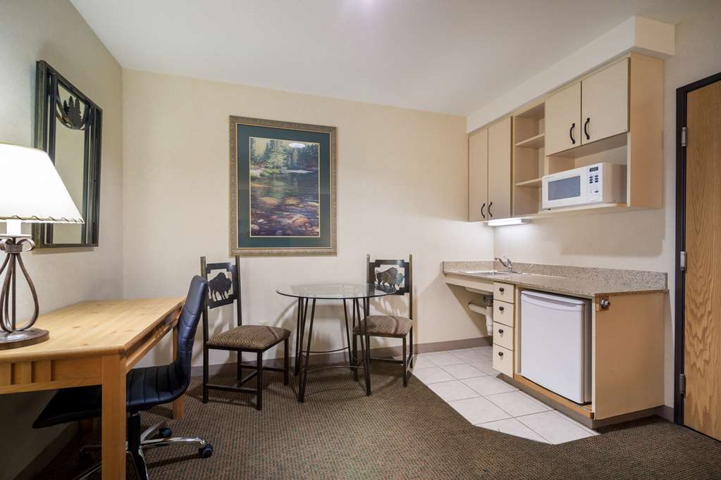 Best Western Golden Spike Inn & Suites - photo 24