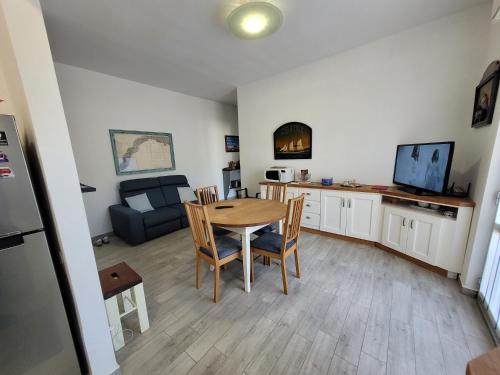 Trilocale a due passi dal mare — 4-Star Luxury Hotel in Ceriale, Italy