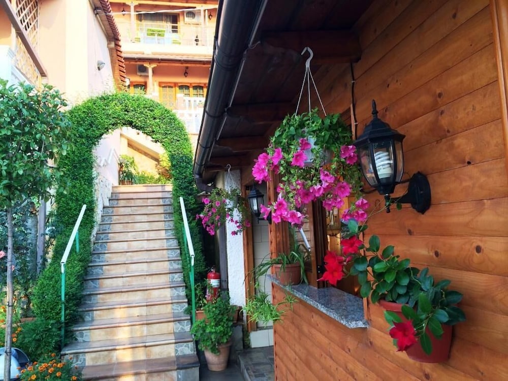Hotel Ramosaco - carbon neutral hotel in Vlore