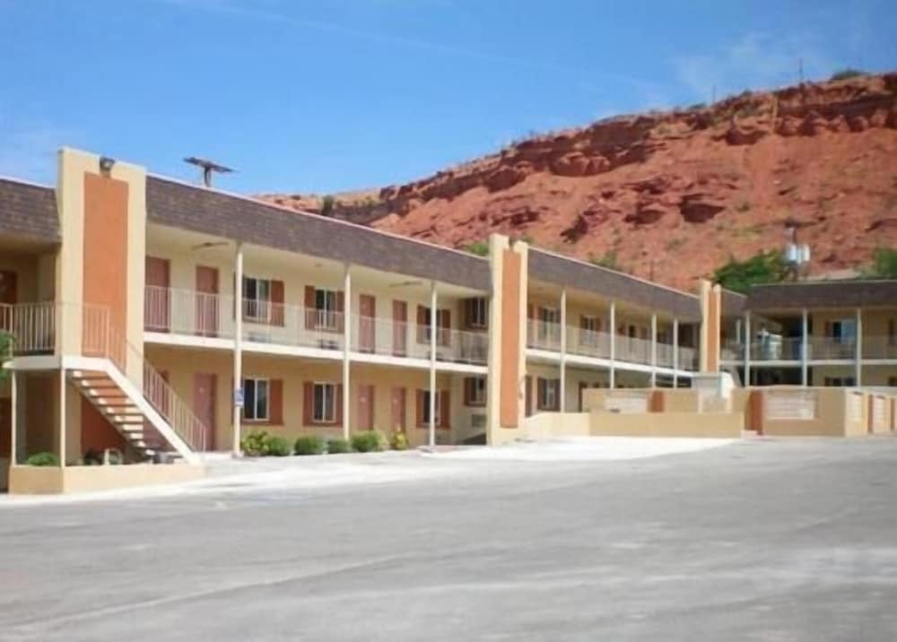 Economy Inn & Suites - photo 20