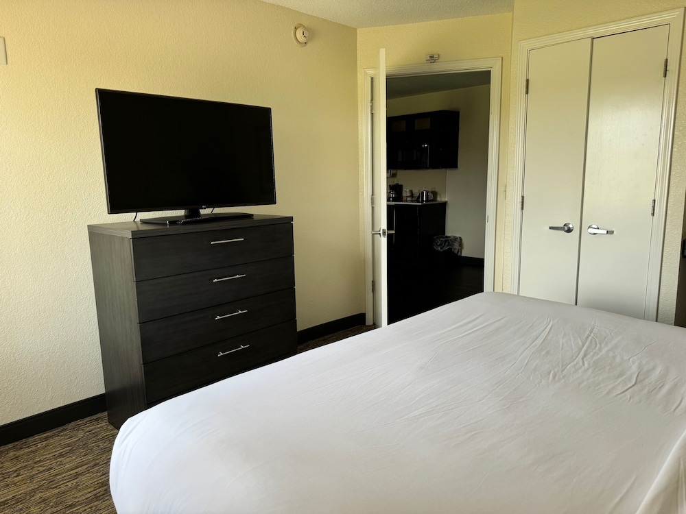 Candlewood Suites Olive Branch Memphis Area - photo 20