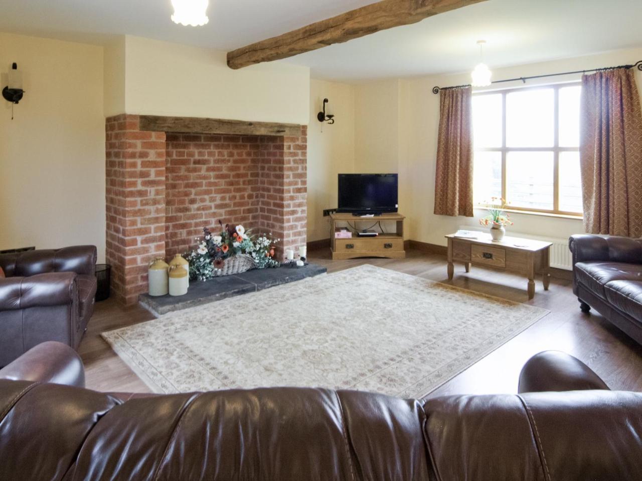 Cwm Corn Barn Hw7662 — 5-Star Luxury Hotel in Mochdre, United Kingdom
