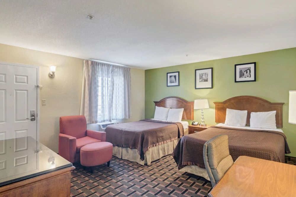 Travelodge by Wyndham Savannah Midtown - photo 15