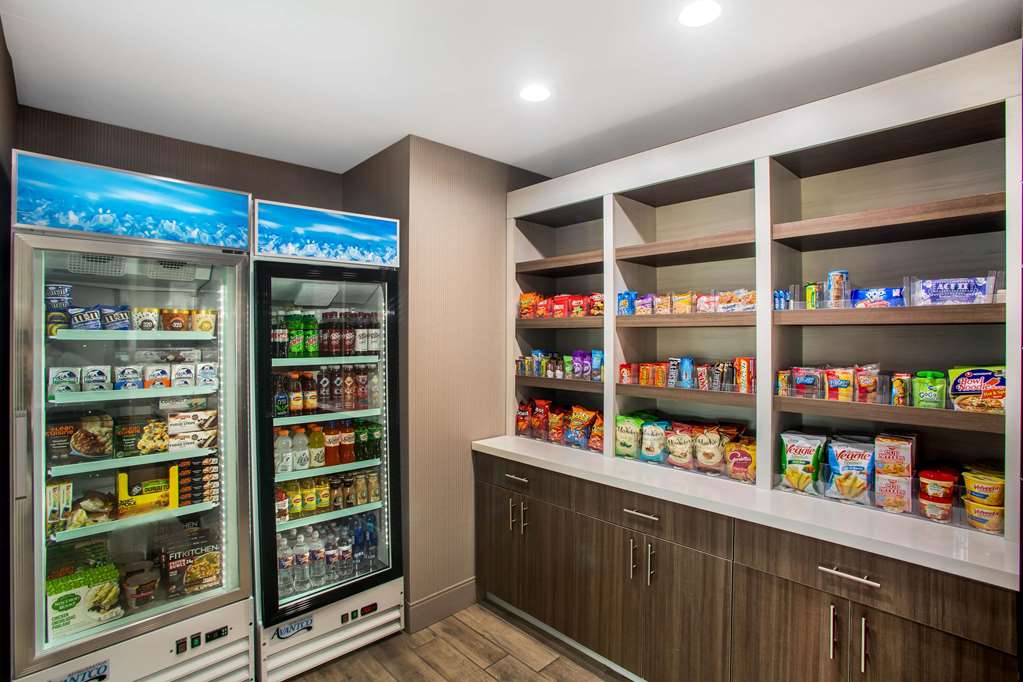 La Quinta Inn & Suites by Wyndham Pittsburg - photo 39