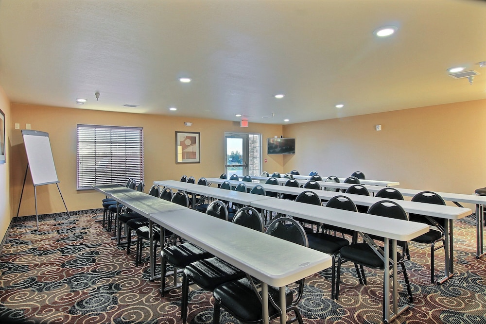 Cobblestone Hotel & Suites Beulah - photo 34