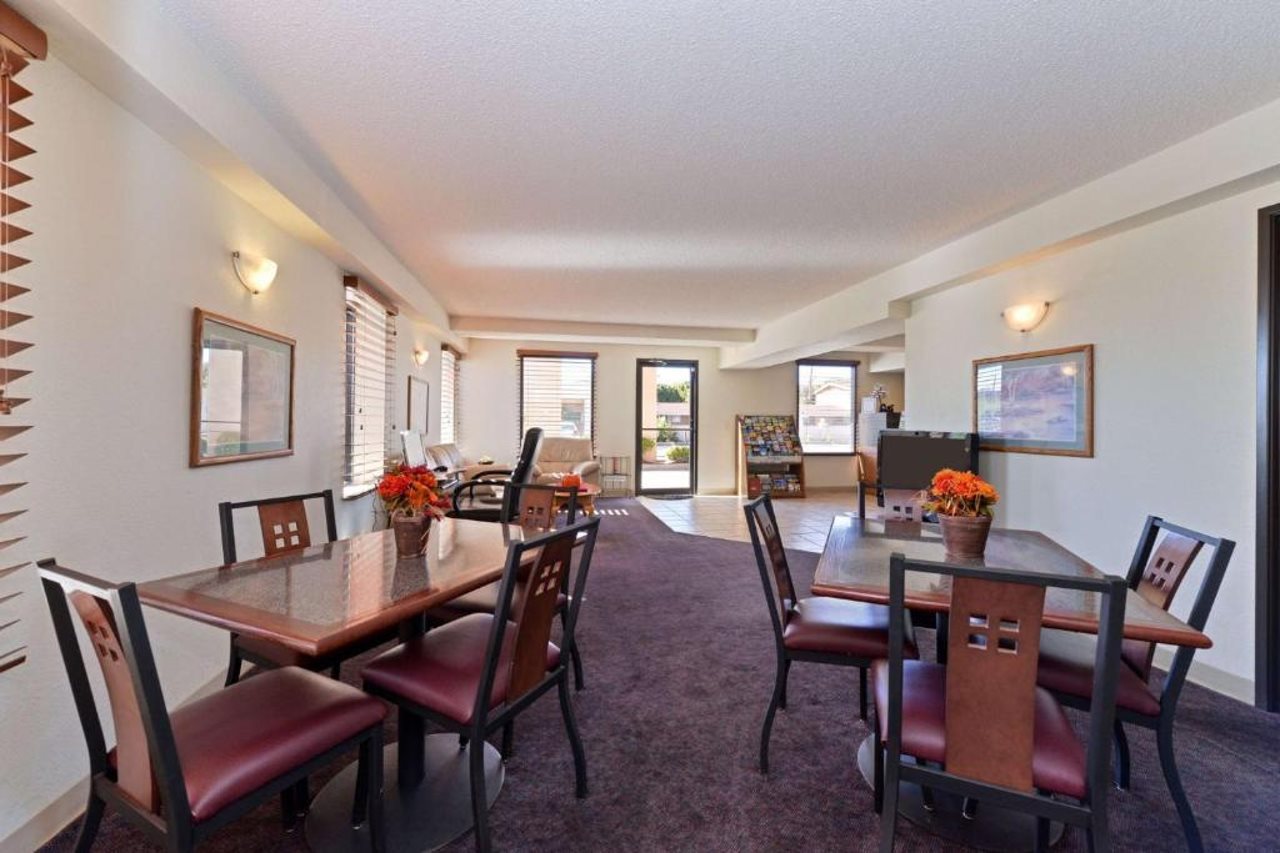 Executive Plus Inn & Suites - photo 10