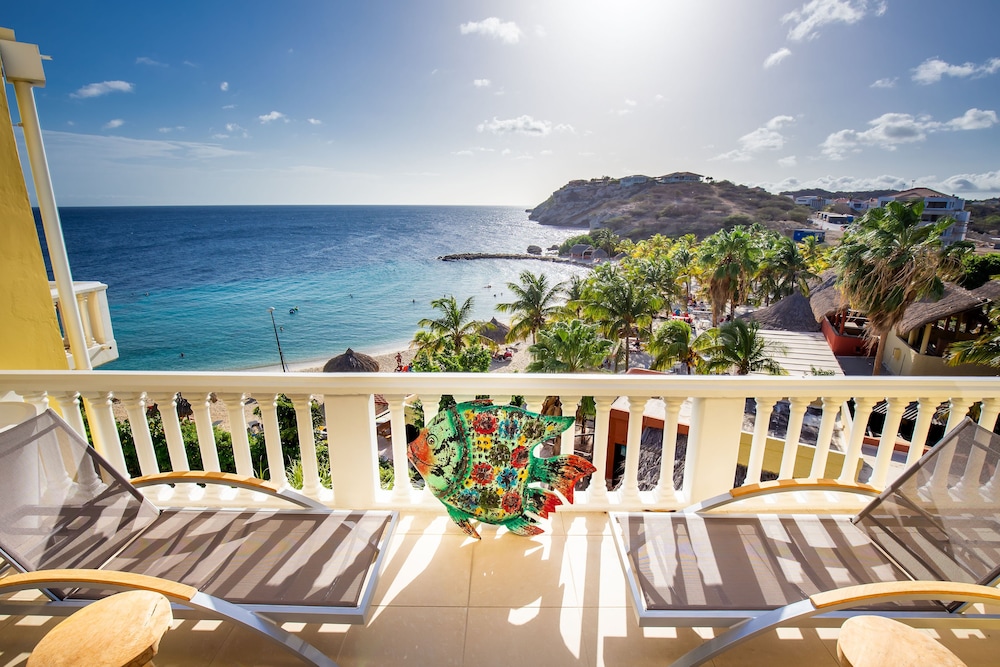 Fascinating Ocean Front 3BR Penthouse at Blue Bay Beach & Golf Resort in Sint Michiel Liber, CURAÇAO