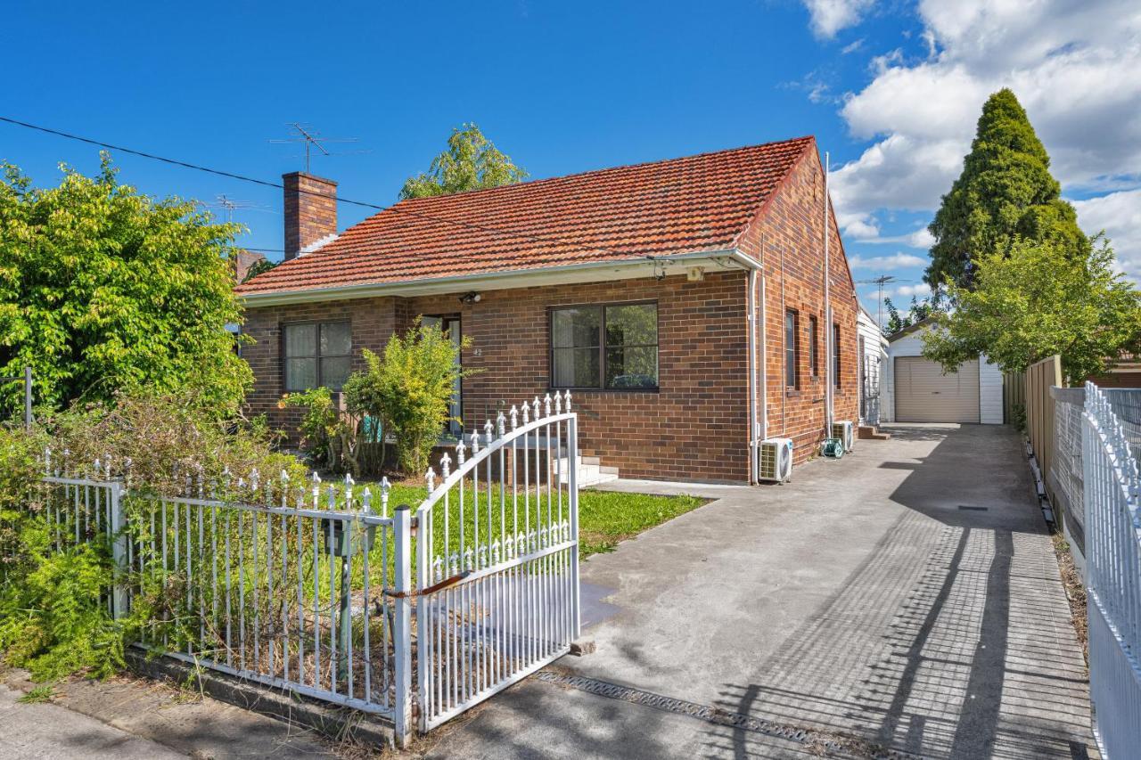 Belmore Brand new renovated 3Br house AC & Parking — 4-Star Luxury Hotel in Sydney, Australia