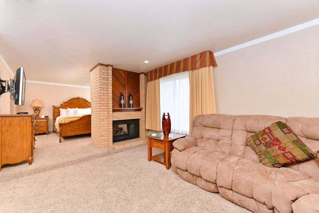 Quality Inn Vernal near Dinosaur National Monument - photo 14