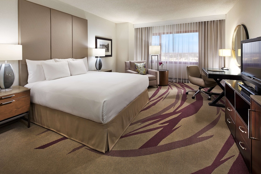 Hilton Long Beach Hotel - photo 20