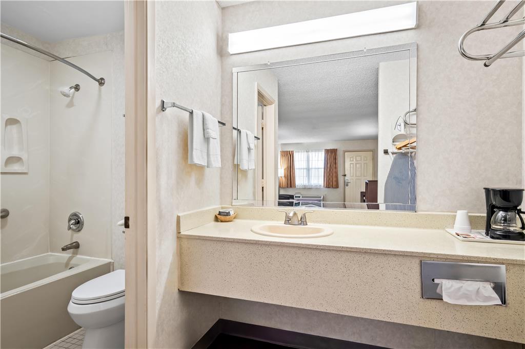 Americas Best Value Inn Midlothian Cedar Hill - photo 22