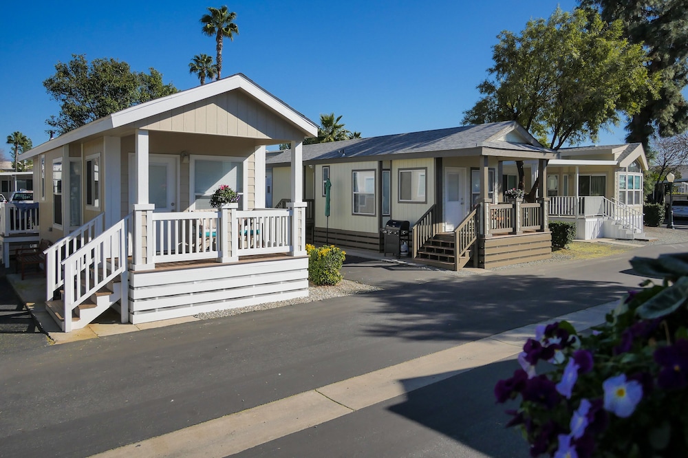 The Cottages at Golden Village Palms RV Resort - photo 23