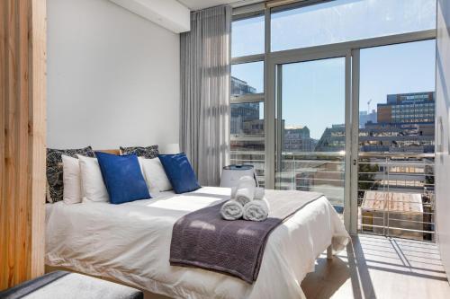 Backup Powered Trendy NY City Apartment at Table Mountain