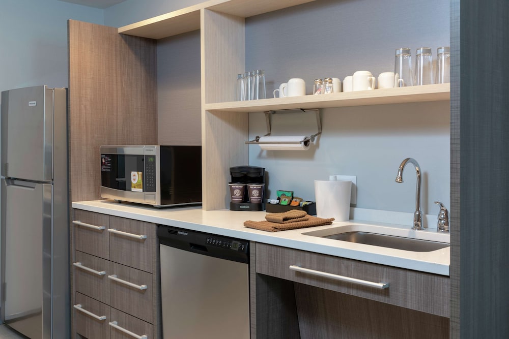 Home2 Suites by Hilton Indianapolis Airport - photo 18