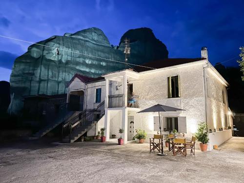 Villa of byron — 4-Star Luxury Hotel in Kastraki, Greece