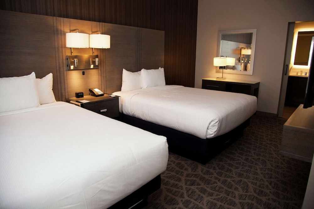 Embassy Suites by Hilton The Woodlands at Hughes Landing - photo 7