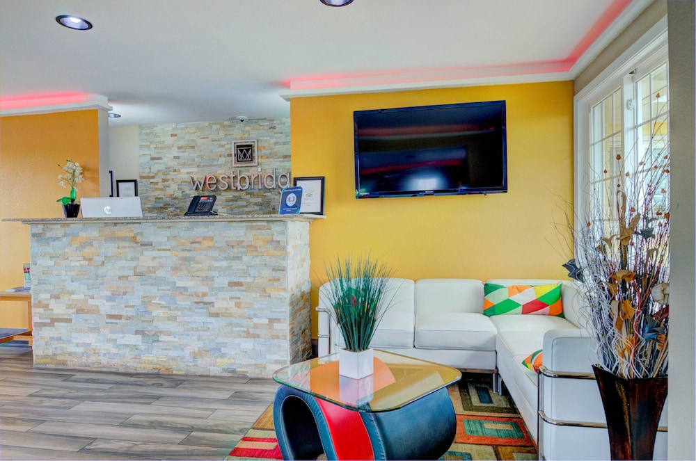 Westbridge Inn and Suites - photo 7