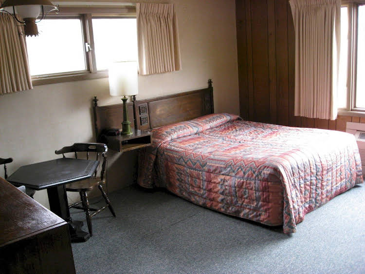 Oneida Village Inn - photo 12