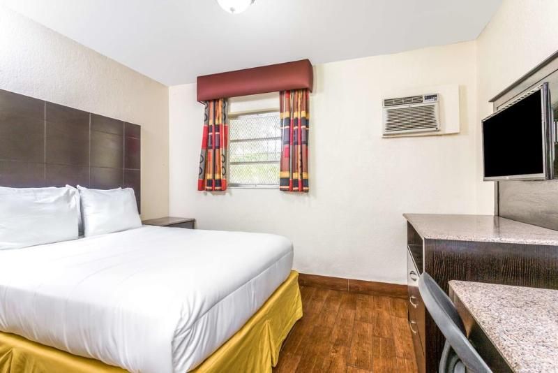 Hotel image of Econo Lodge Inn & Suites Florida City