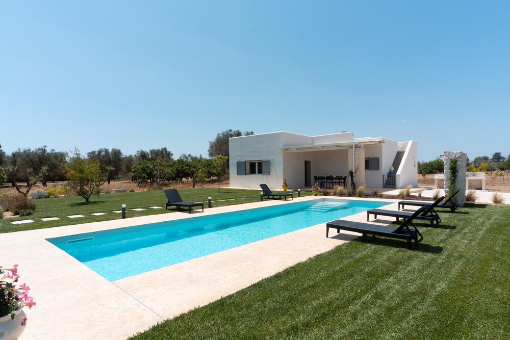 Lamia Flora Con Piscina Privata — Latiano