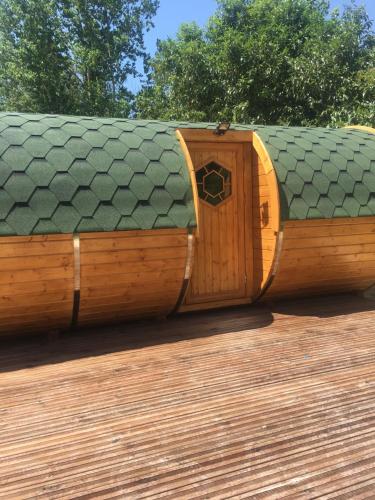 Les Tonneaux Bourguignons du Carré Saint Pierre - carbon neutral hotel in Unknown City