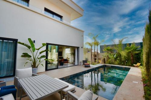 Somptueuse Family Villa Cherifa avec piscine chauffée — 5-Star Luxury Hotel in Marrakesh, Morocco