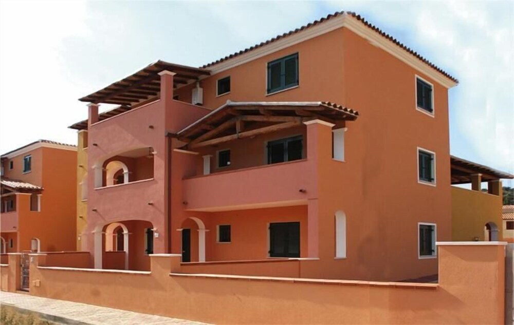 Appartamenti Le Ginestre e Gli Oleandri — 4-Star Luxury Hotel in Orosei, Italy