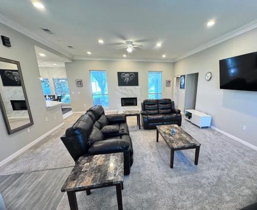Tranquil 1 5 Acre Retreat with Modern Comfort — hotel in Forney