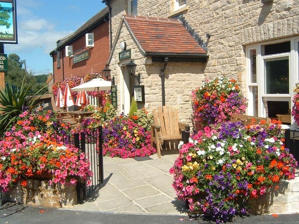 The Walnut Tree Inn - carbon neutral hotel in Warminster