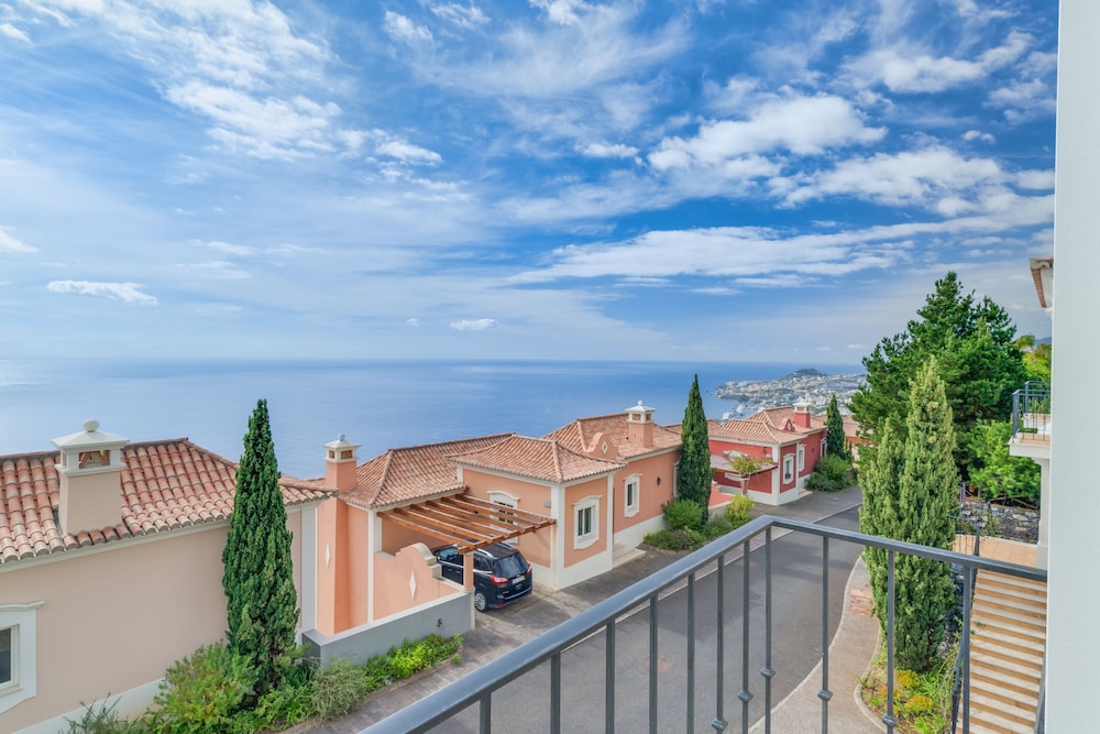 Villa Gasparini Palheiro Village by Holiday Rental Madeira — 4-Star Luxury Hotel in Funchal, Portugal
