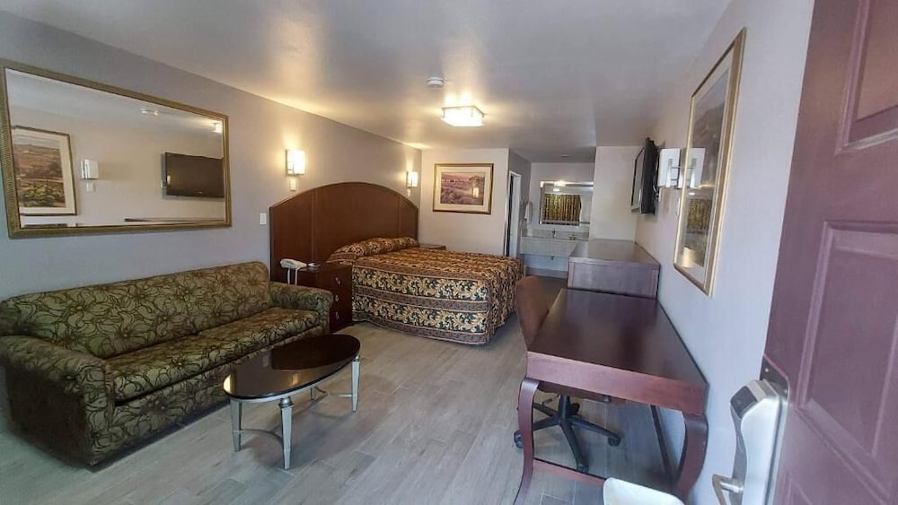 Regency Inn Norco - photo 11