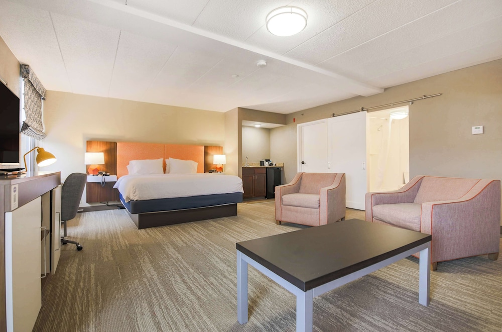 Hampton Inn Fall River Westport - photo 25