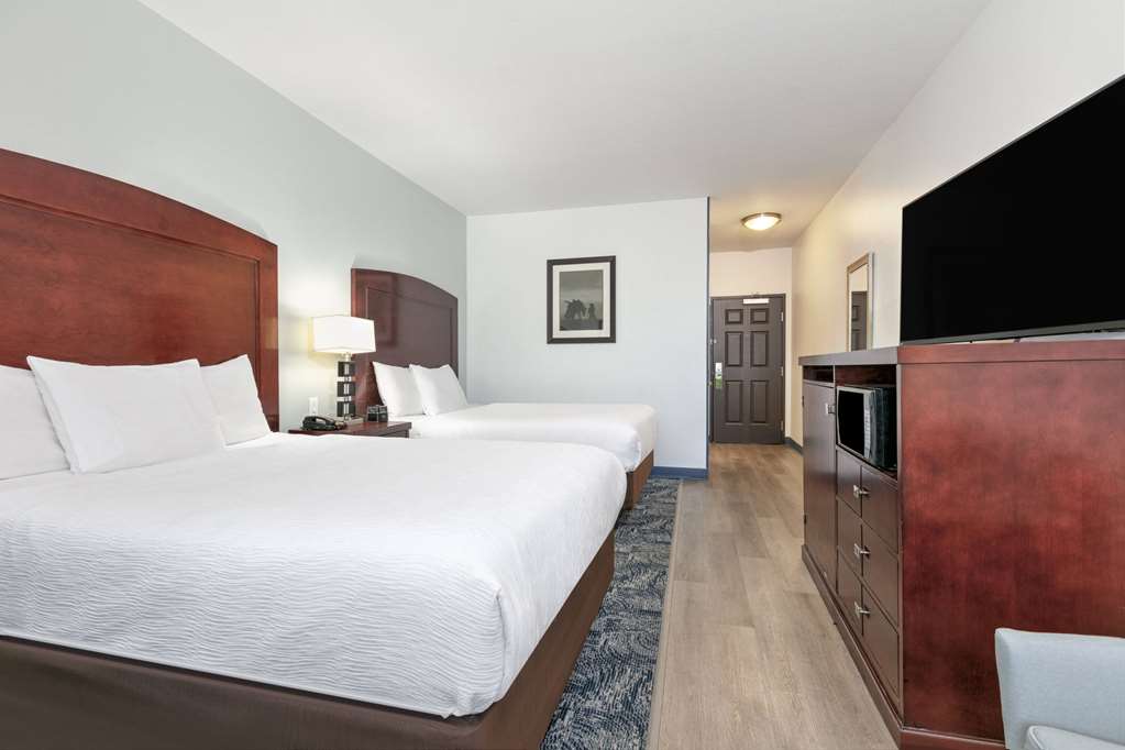 La Quinta Inn & Suites by Wyndham Fort Worth NE Mall - photo 15