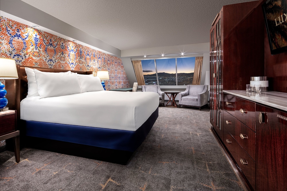 Luxor Hotel and Casino - photo 22