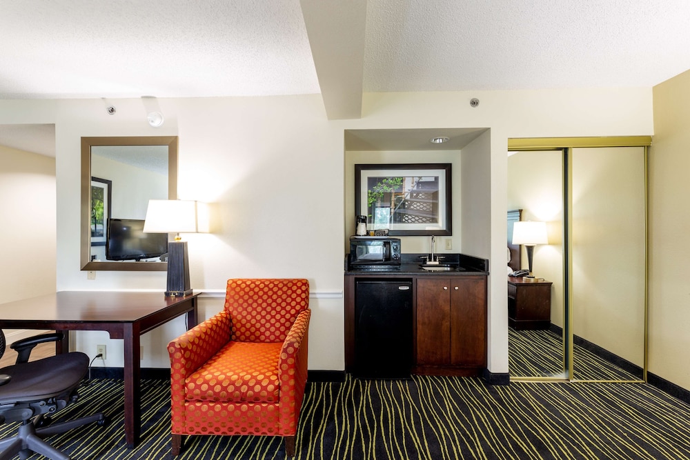 Hampton Inn Columbia I 26 Harbison Blvd. - photo 51