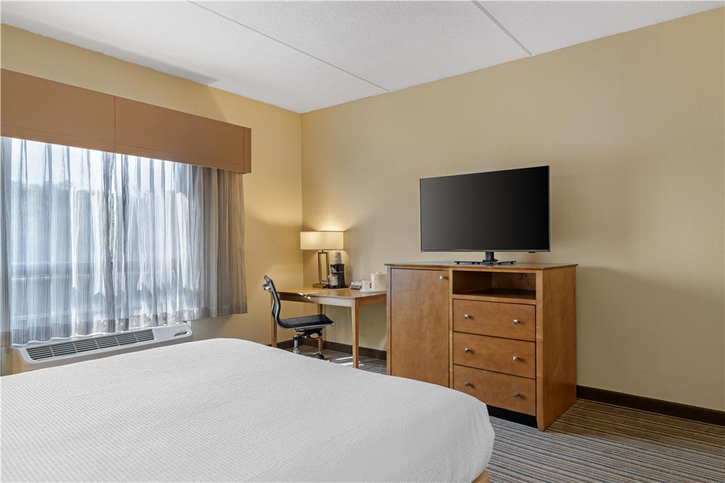 Best Western Royal Plaza Hotel & Trade Center - photo 36