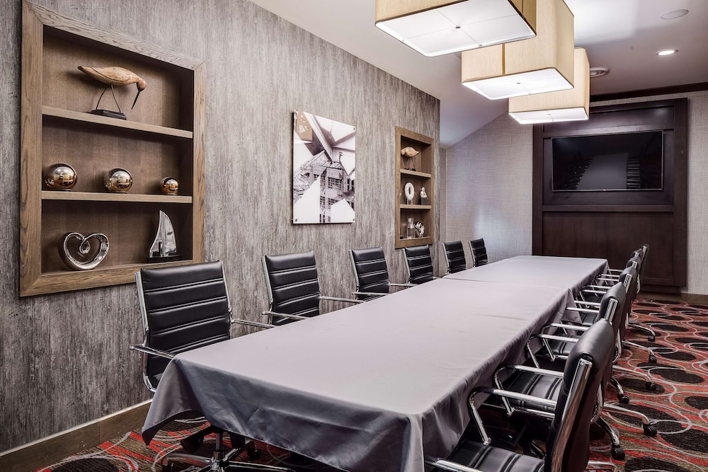 Hampton Inn Iowa City Coralville - photo 39