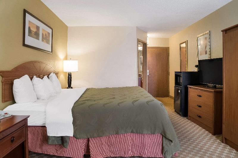 Quality Inn & Suites - photo 17