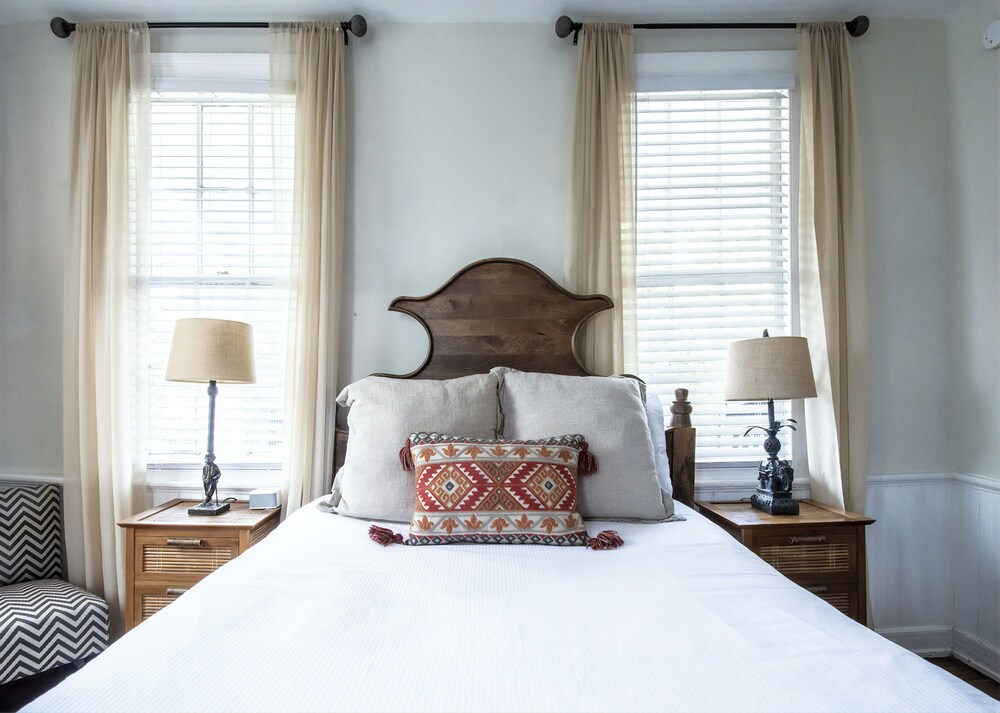 Suites on Coming - photo 34