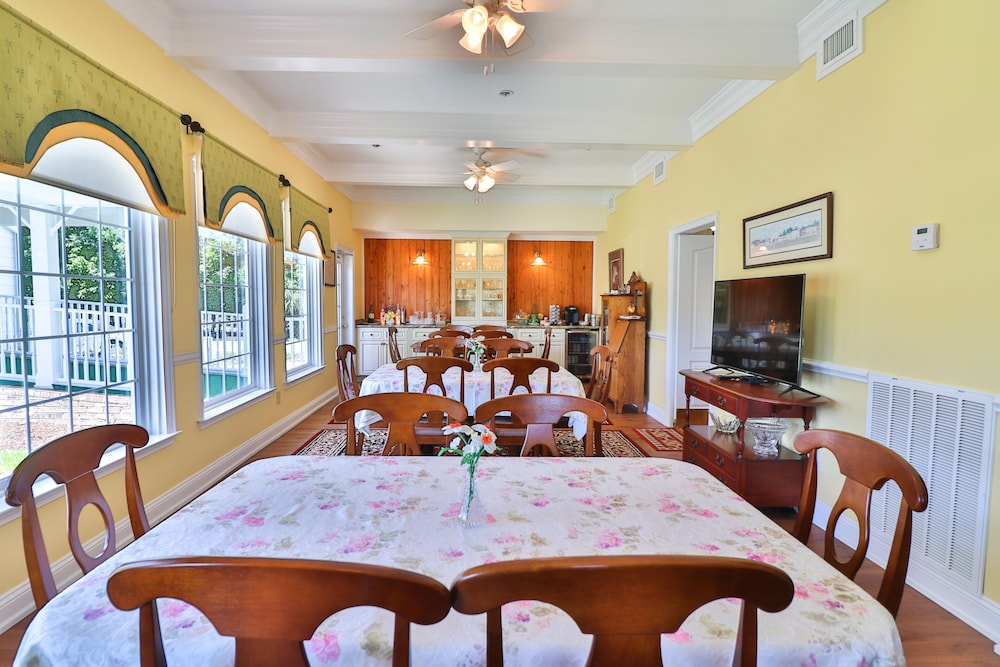 The Cypress Inn Bed & Breakfast - photo 95